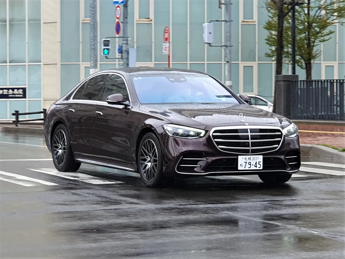 Black Mercedes S-Class limousine